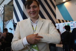 Google's Ivan Poupyrev shows a control surface woven into his linen jacket. Photo by Melissa J. Perenson